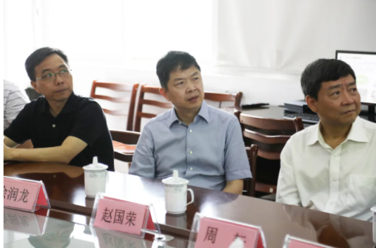 6月4日，省市场监管局党委委员、副局长，省药品监管局党组书记、局长徐润龙带队来公司开展“三服务”活动